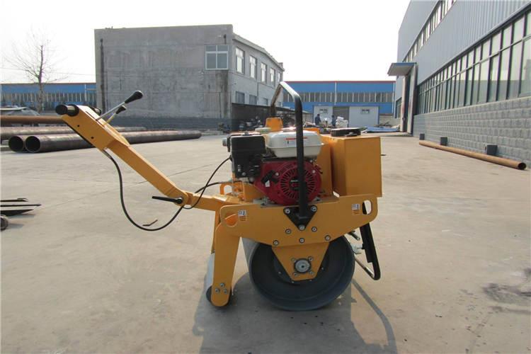 小型壓路機(jī)使用柴油和汽油有哪些區(qū)別？